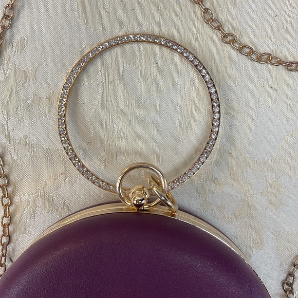 Round Grape colored Crossbody clutch with strap - Picture 2 of 8